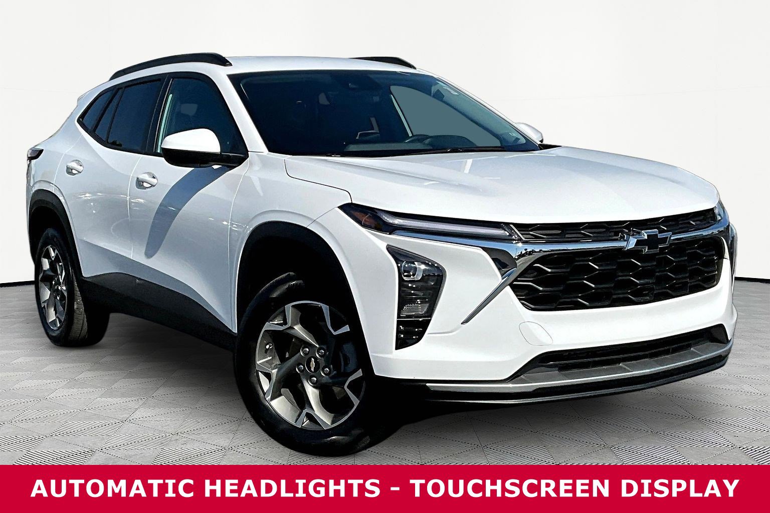 Used 2025 Chevrolet Trax LT w/ Driver Confidence Package image 3