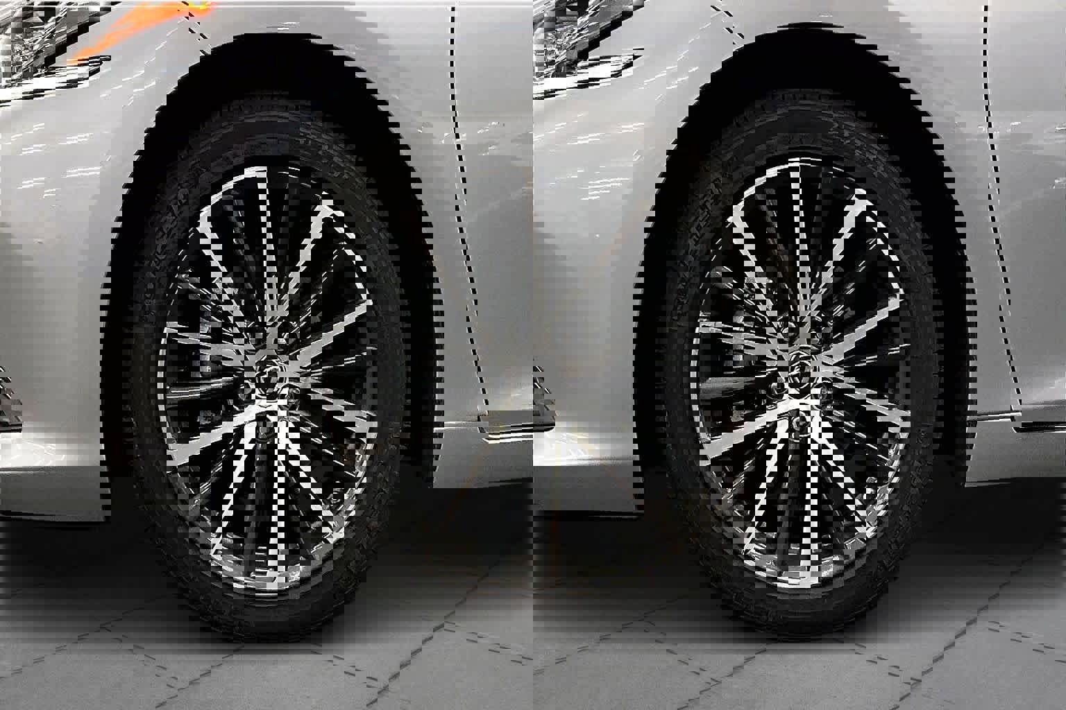 Used 2025 Lexus ES 300h w/ Premium Package image 10