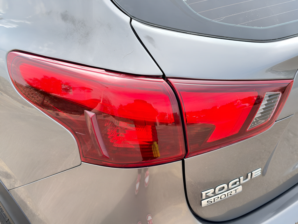 Used 2018 Nissan Rogue Sport SV FWD image 12