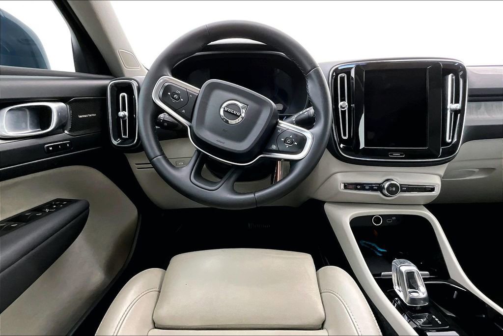 Used 2023 Volvo XC40 B5 Ultimate w/ Protection Package Premier image 8