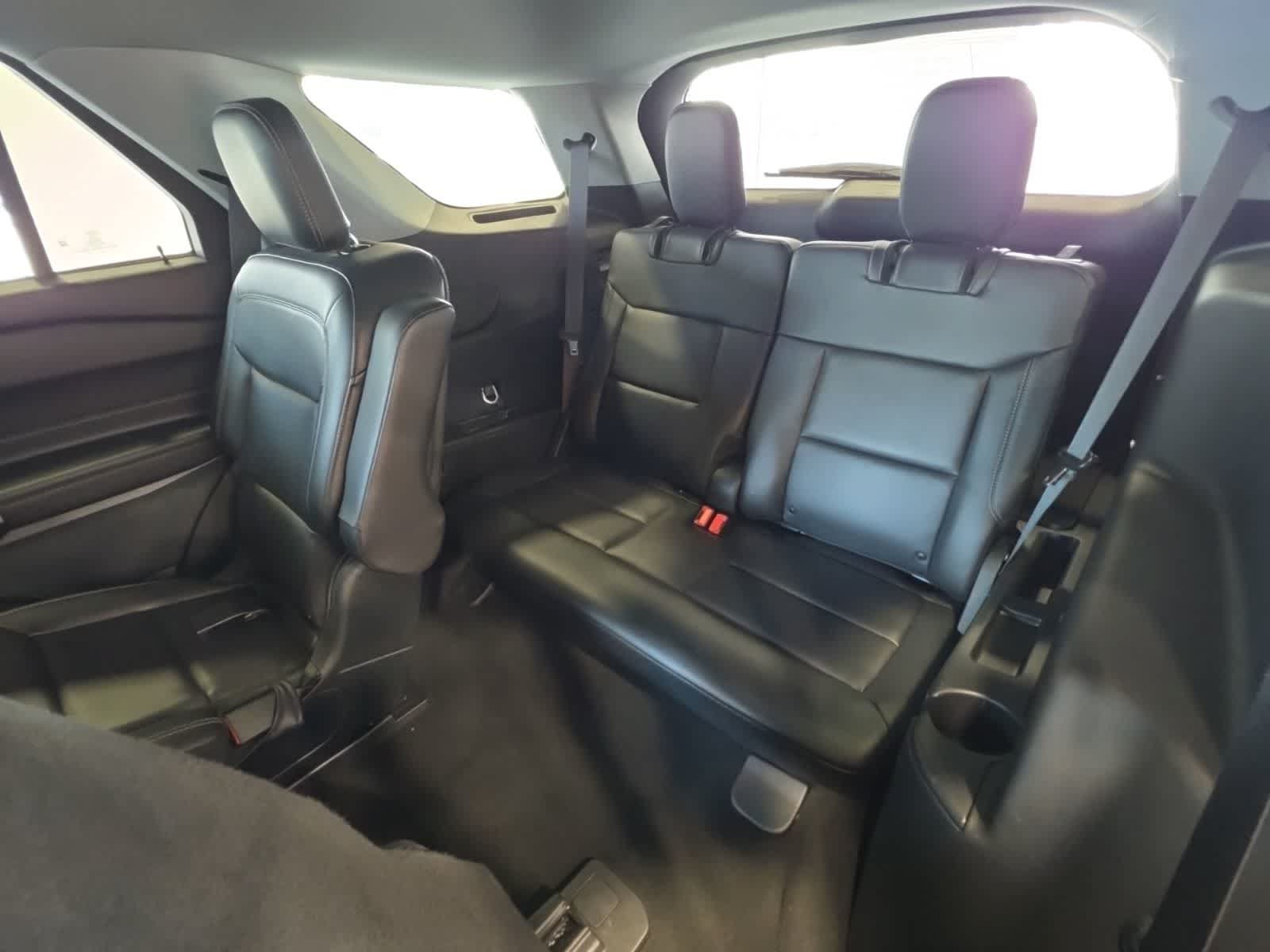 Used 2023 Ford Explorer XLT w/ Equipment Group 202A AWD/4WD image 33
