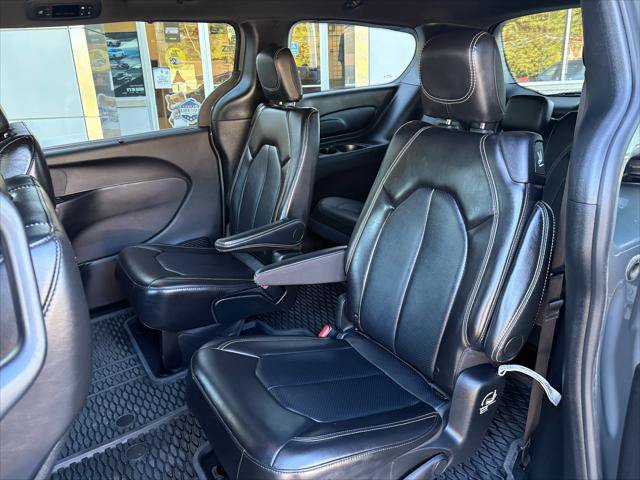 Certified 2025 Chrysler Pacifica Select AWD/4WD image 15