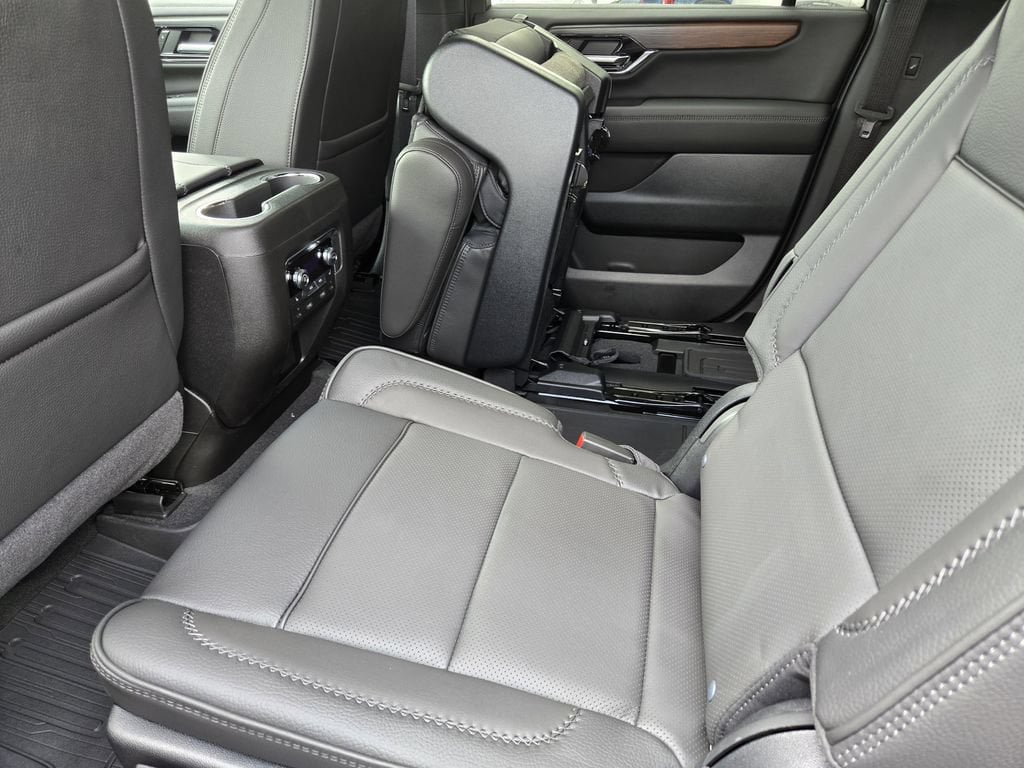 New 2026 GMC Yukon XL Denali w/ Denali Reserve Package AWD/4WD image 17