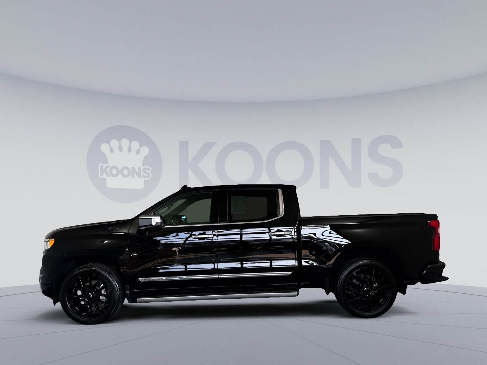 Used 2024 Chevrolet Silverado 1500 High Country AWD/4WD image 2