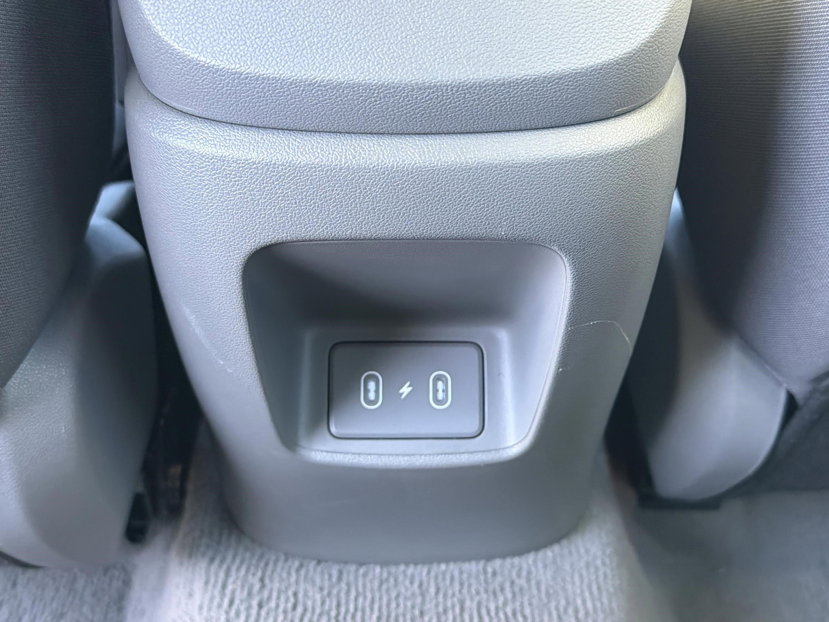 Used 2025 Hyundai Elantra SE image 28