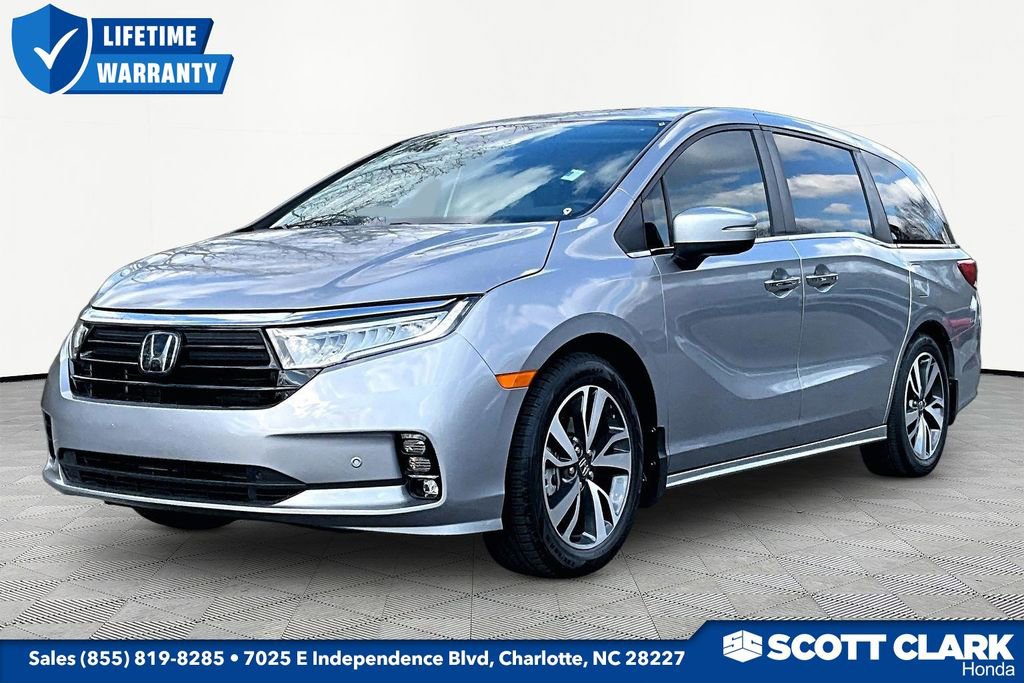 Used 2023 Honda Odyssey Touring image 3
