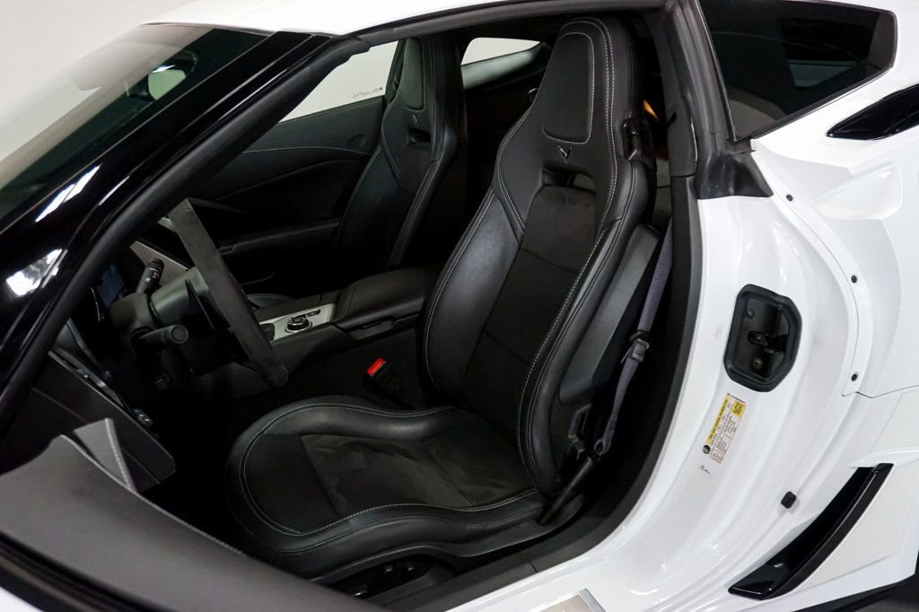 Used 2017 Chevrolet Corvette Z06 w/ Z07 Performance Package image 9