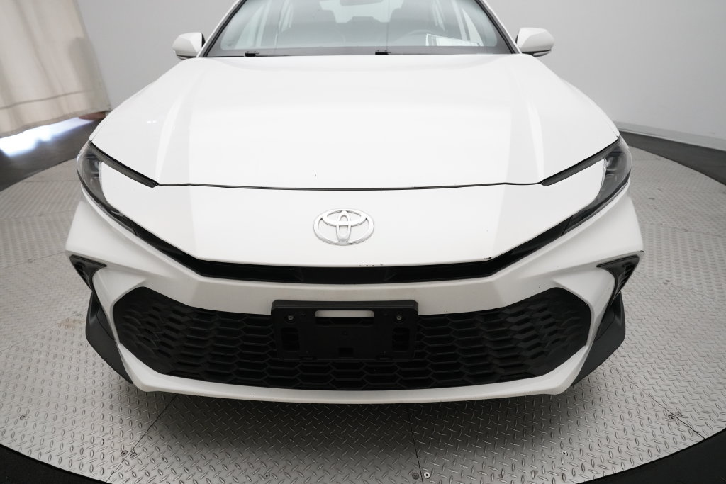 Used 2025 Toyota Camry SE FWD image 23