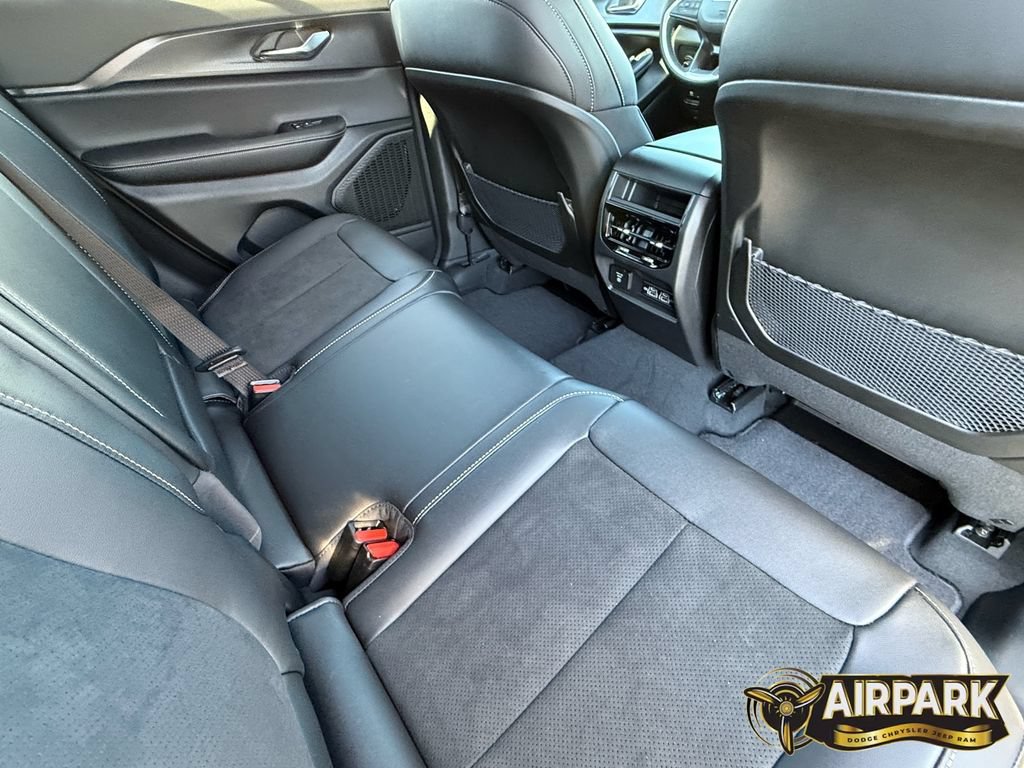New 2025 Jeep Grand Cherokee Altitude AWD/4WD image 21