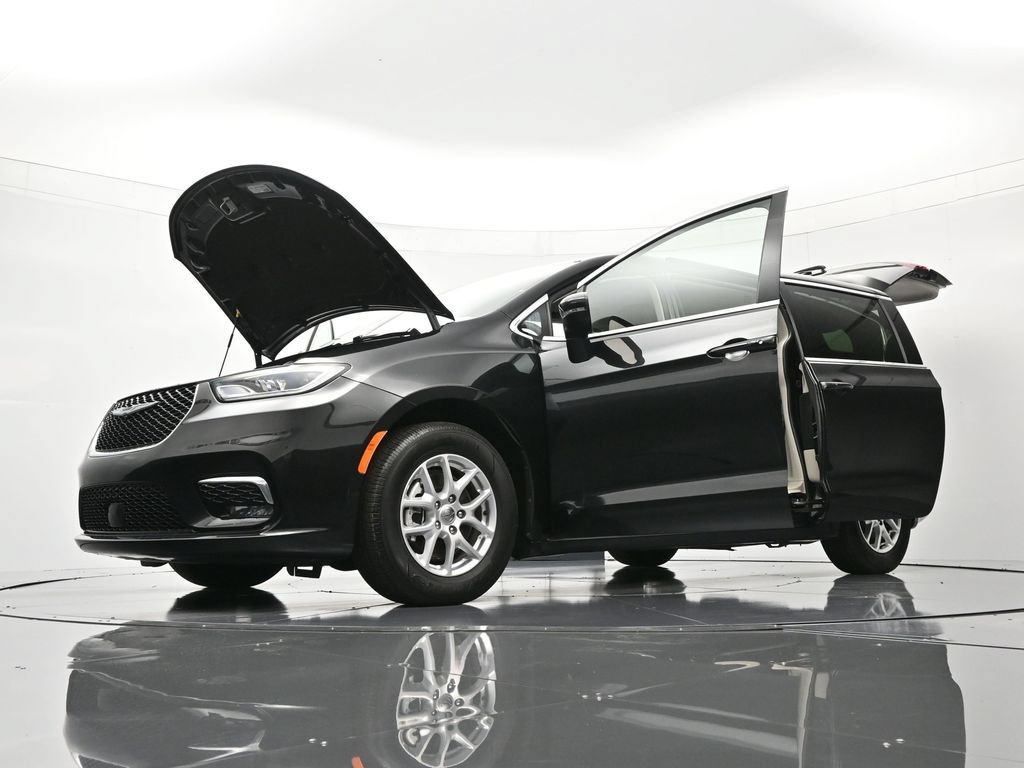 Certified 2023 Chrysler Pacifica Touring-L FWD image 50