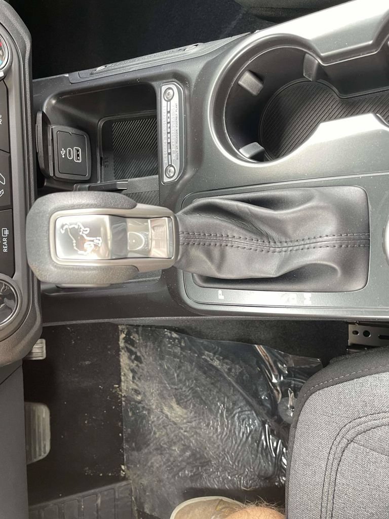 New 2026 Ford Bronco 4-Door AWD/4WD image 17