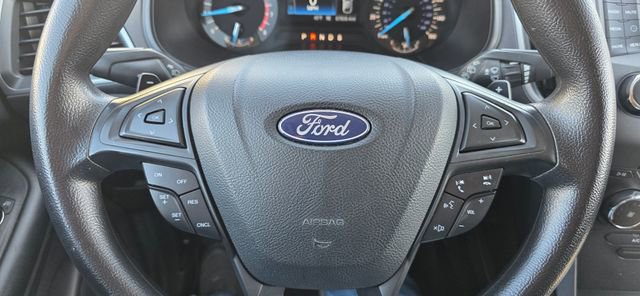 Used 2018 Ford Edge SE image 18