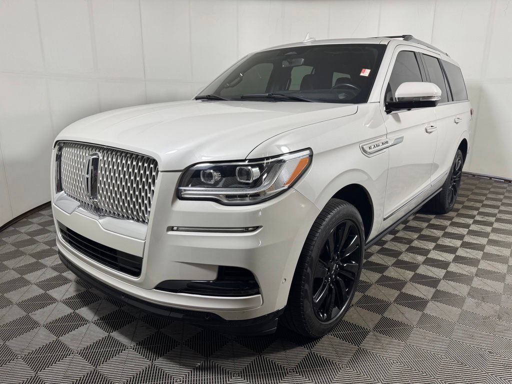 Used 2024 Lincoln Navigator Reserve w/ Monochromatic Package AWD/4WD image 1