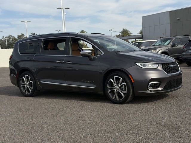 Used 2022 Chrysler Pacifica Pinnacle image 4