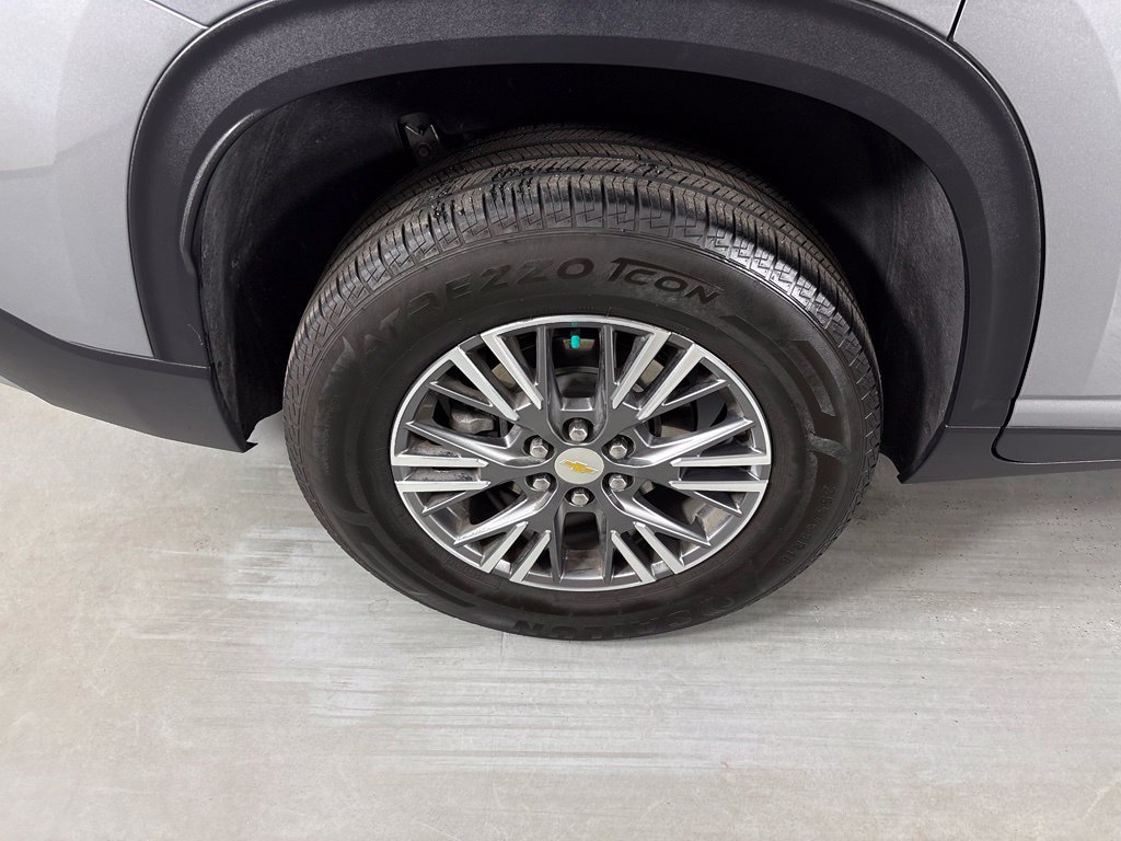 Used 2025 Chevrolet Traverse LT FWD image 10