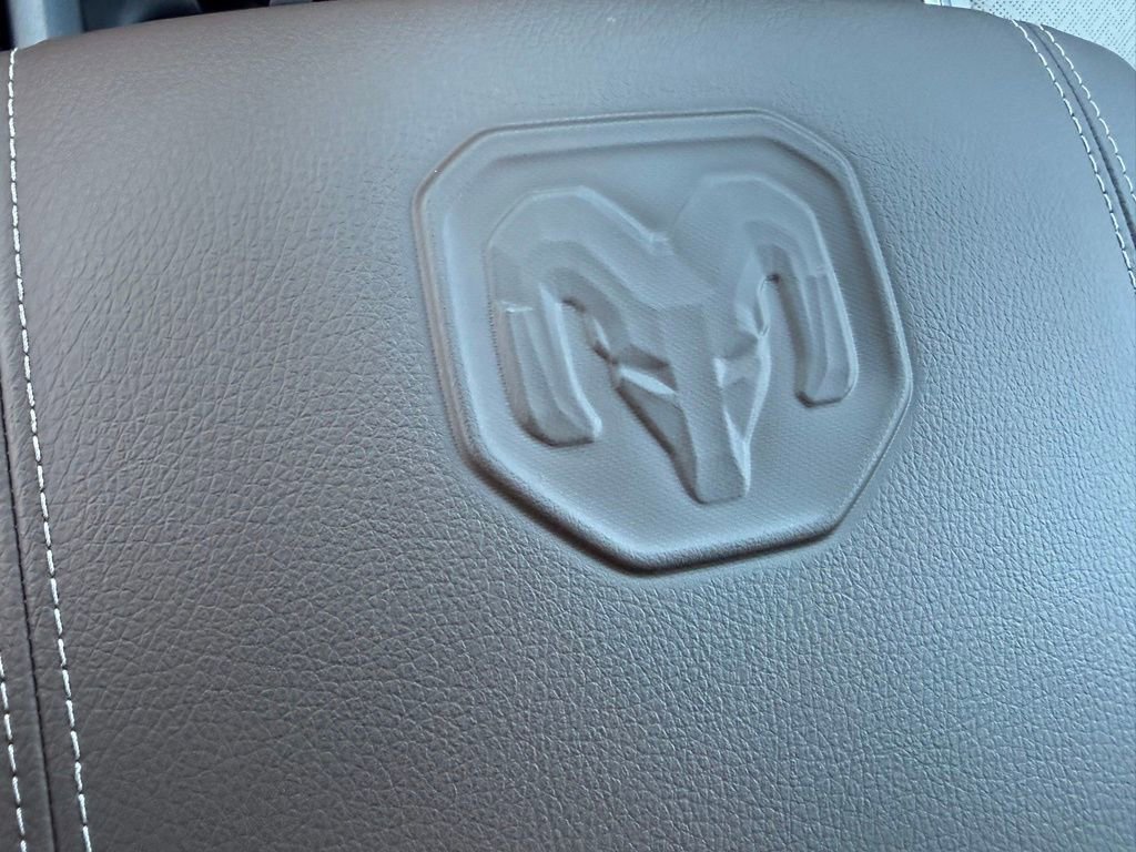 New 2026 RAM 1500 Laramie AWD/4WD image 18