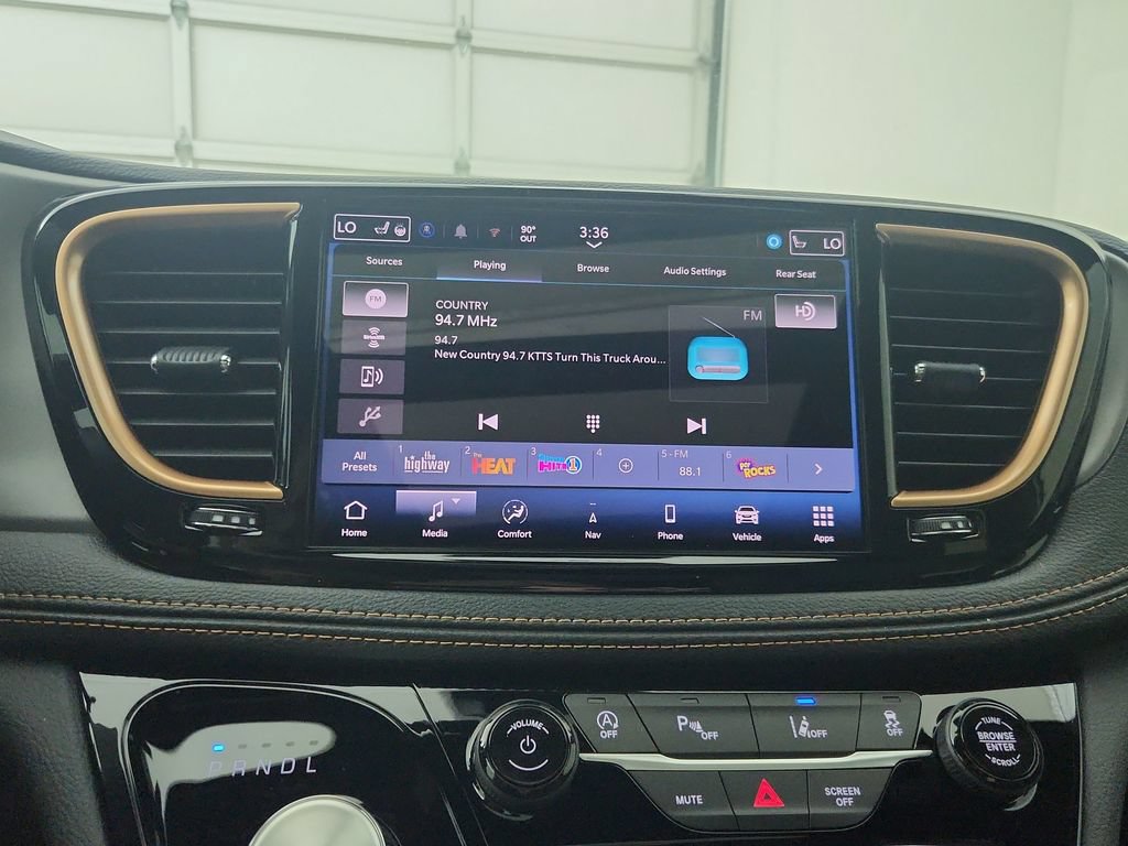 New 2027 Chrysler Pacifica Pinnacle w/ Theater Group AWD/4WD image 23