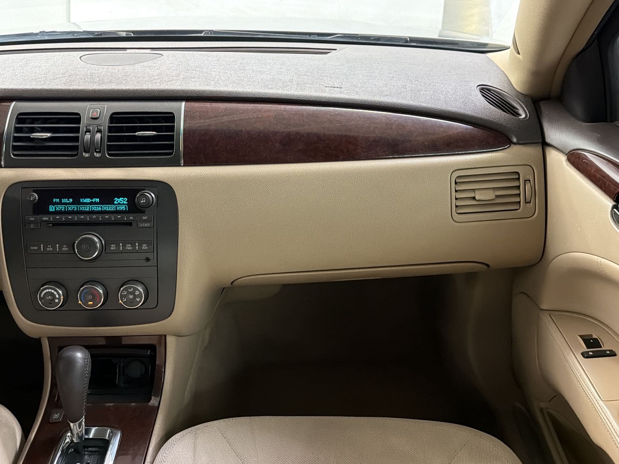 Used 2011 Buick Lucerne CX FWD image 27