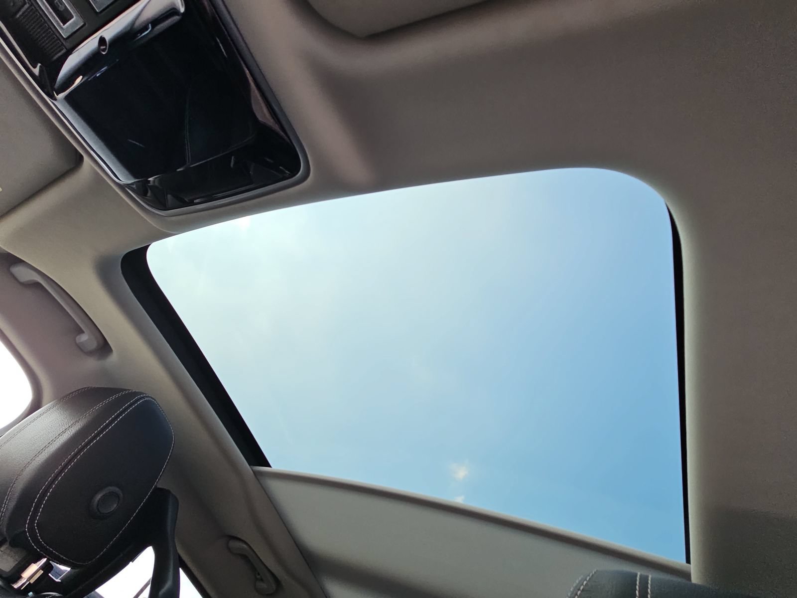 Used 2020 Land Rover Range Rover Velar S AWD/4WD image 29