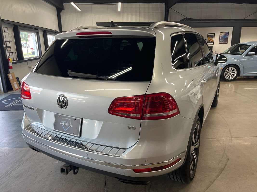 Used 2017 Volkswagen Touareg Wolfsburg Edition AWD/4WD image 13