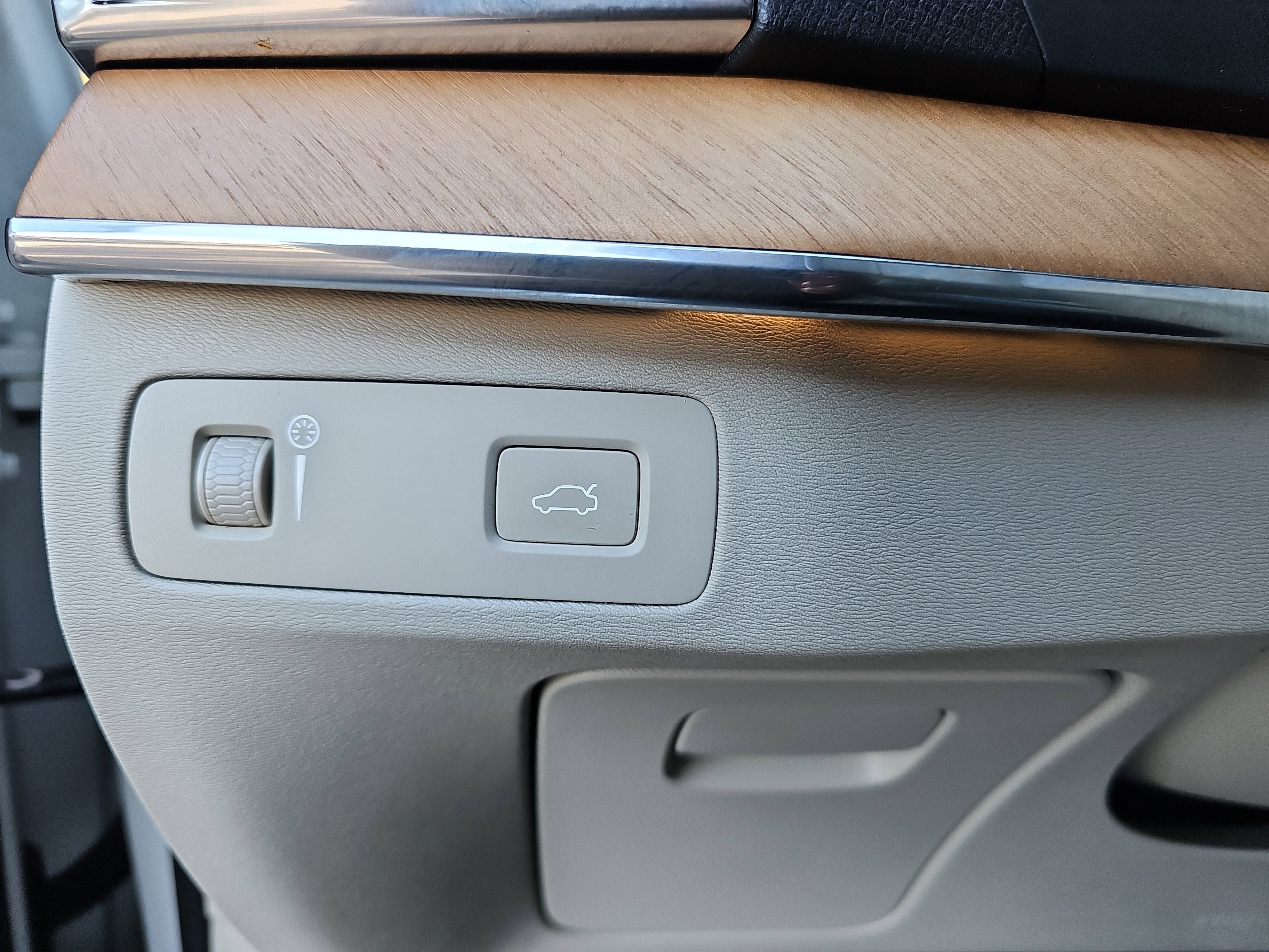 Used 2021 Volvo XC90 T6 Momentum image 27