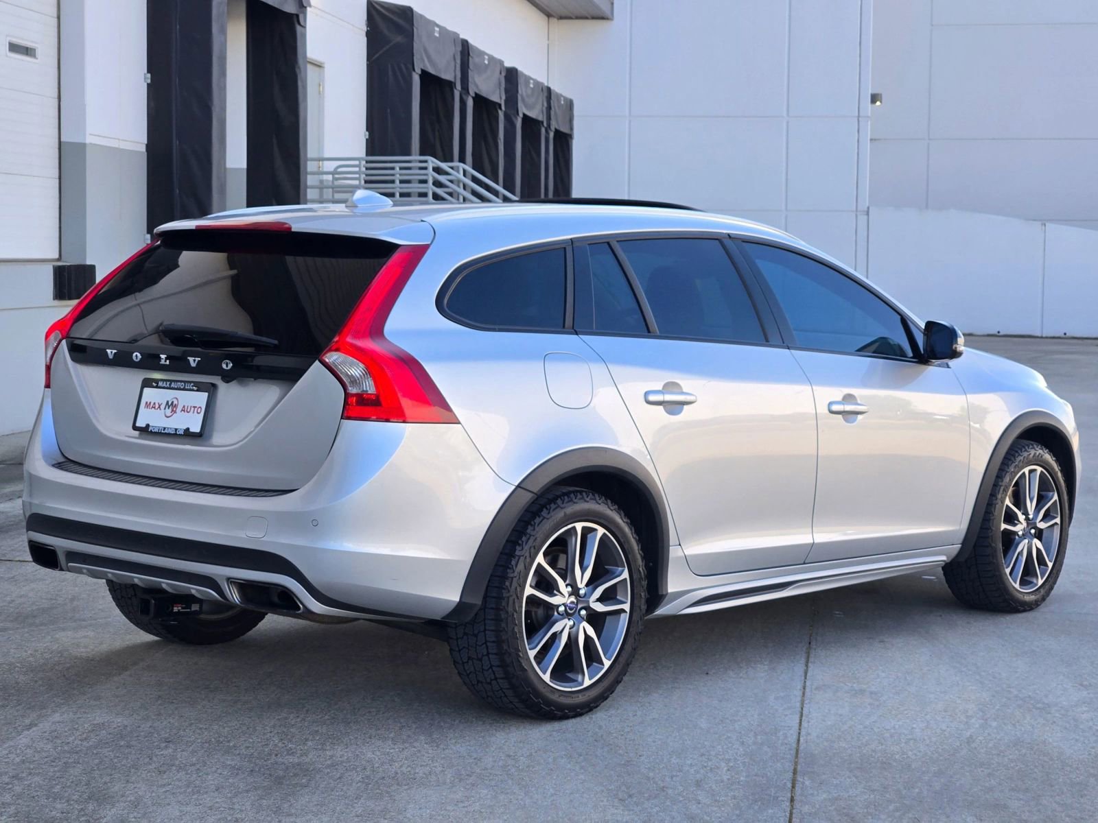 Used 2016 Volvo V60 T5 Cross Country w/ Convenience Package AWD/4WD image 8