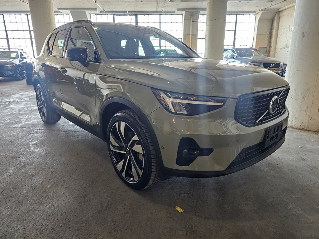 Certified 2023 Volvo XC40 B5 Plus w/ Protection Package Premier AWD/4WD image 5