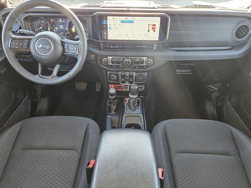 Used 2024 Jeep Wrangler Rubicon image 12