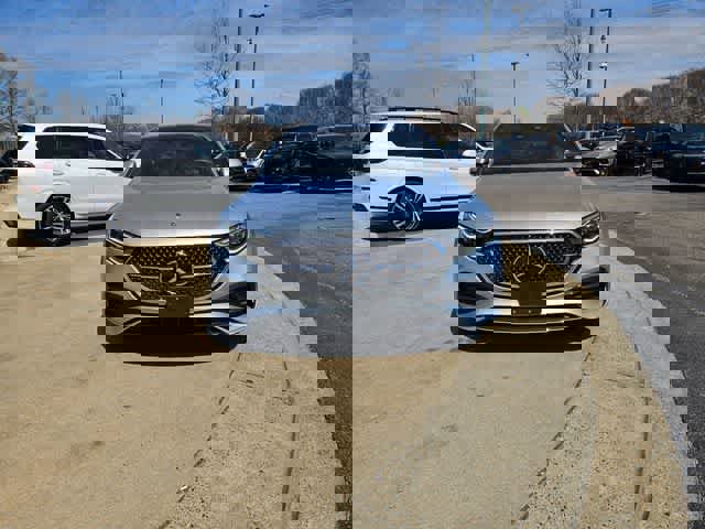 Used 2024 Mercedes-Benz E 350 4MATIC Sedan w/ Multicontour Seating Package image 4