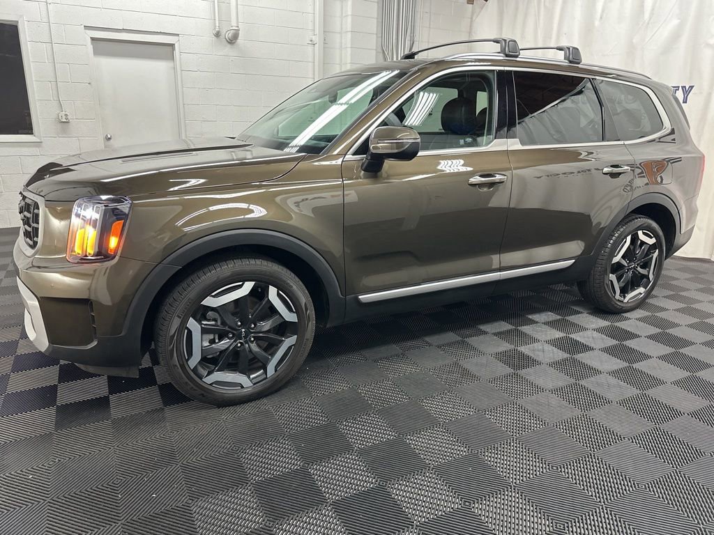 Used 2025 Kia Telluride S image 5