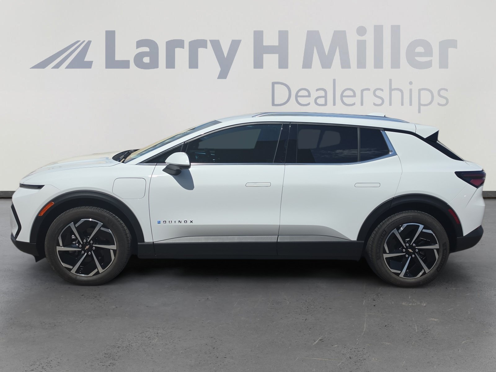 Used 2026 Chevrolet Equinox EV LT AWD/4WD image 2