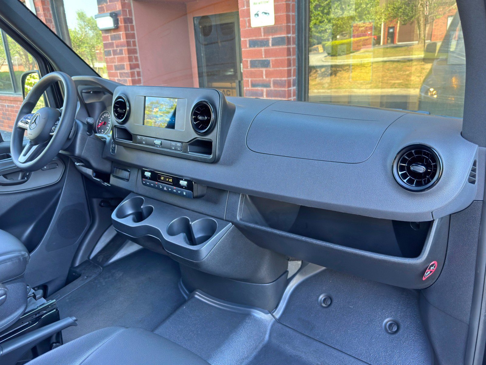 Used 2024 Mercedes-Benz Sprinter 2500 image 14