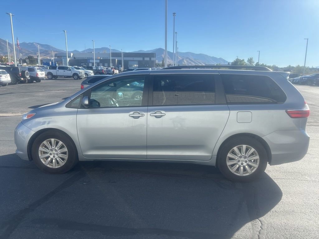 Used 2016 Toyota Sienna LE image 8