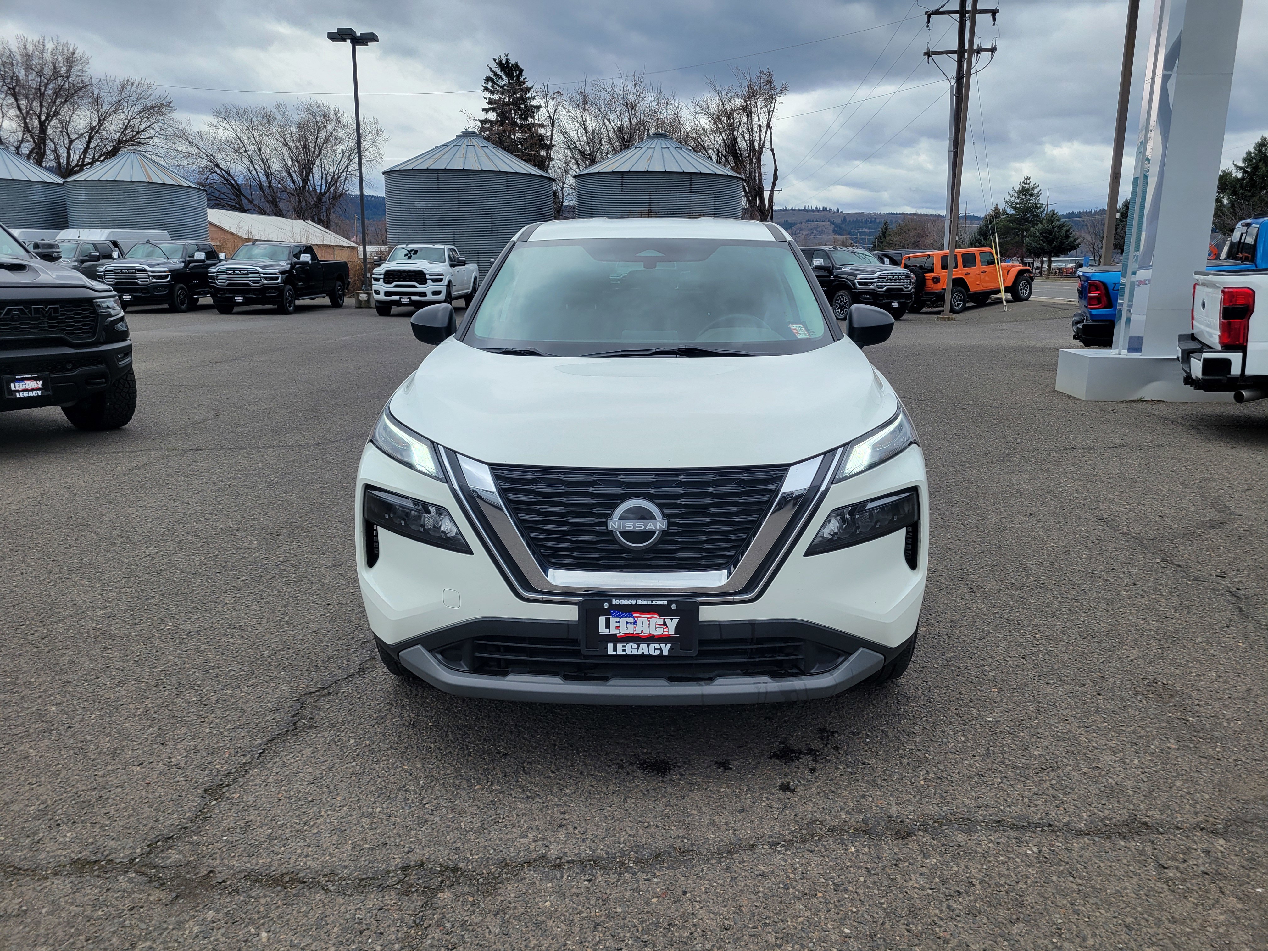 Used 2023 Nissan Rogue S AWD/4WD image 15