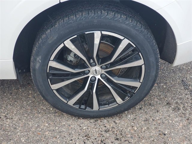 Certified 2023 Volvo XC60 B5 Ultimate w/ Climate Package image 7