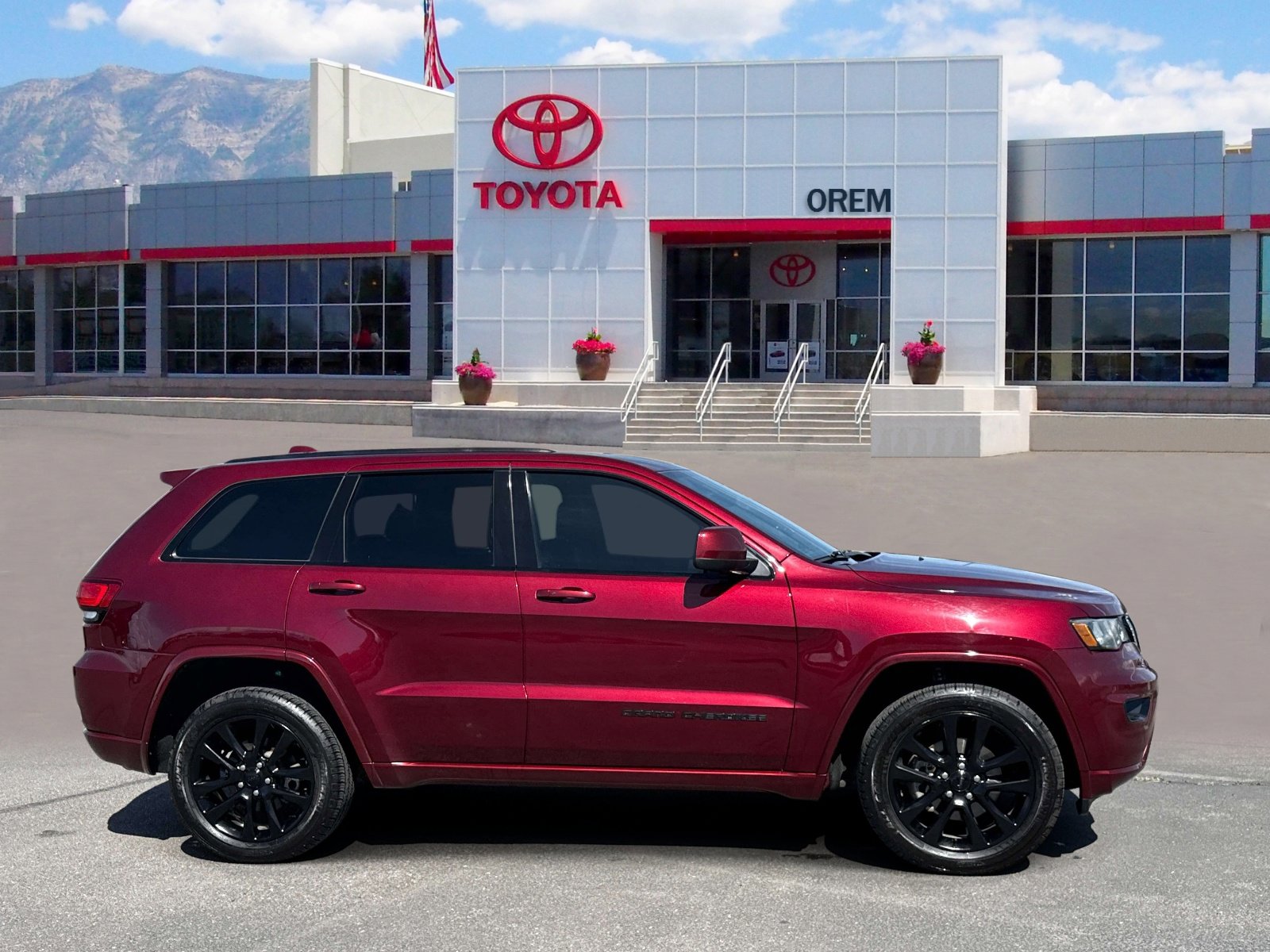 Used 2018 Jeep Grand Cherokee Altitude AWD/4WD image 3