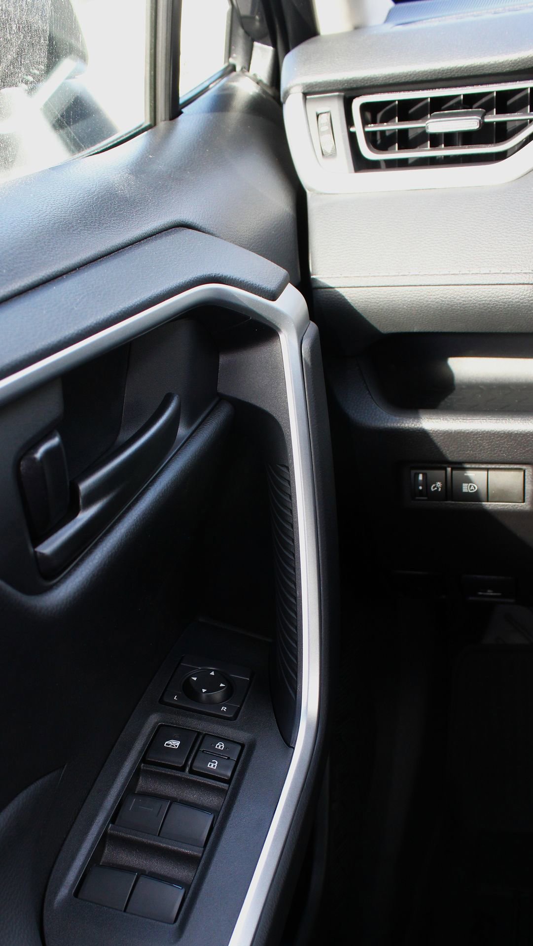 New 2025 Toyota RAV4 LE image 12