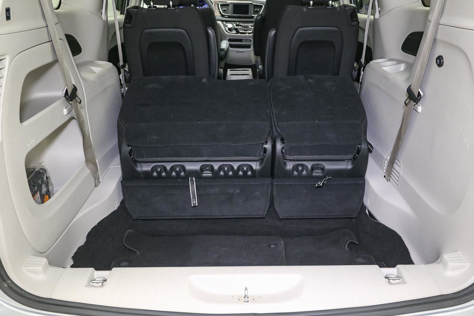 Used 2024 Chrysler Voyager LX image 12