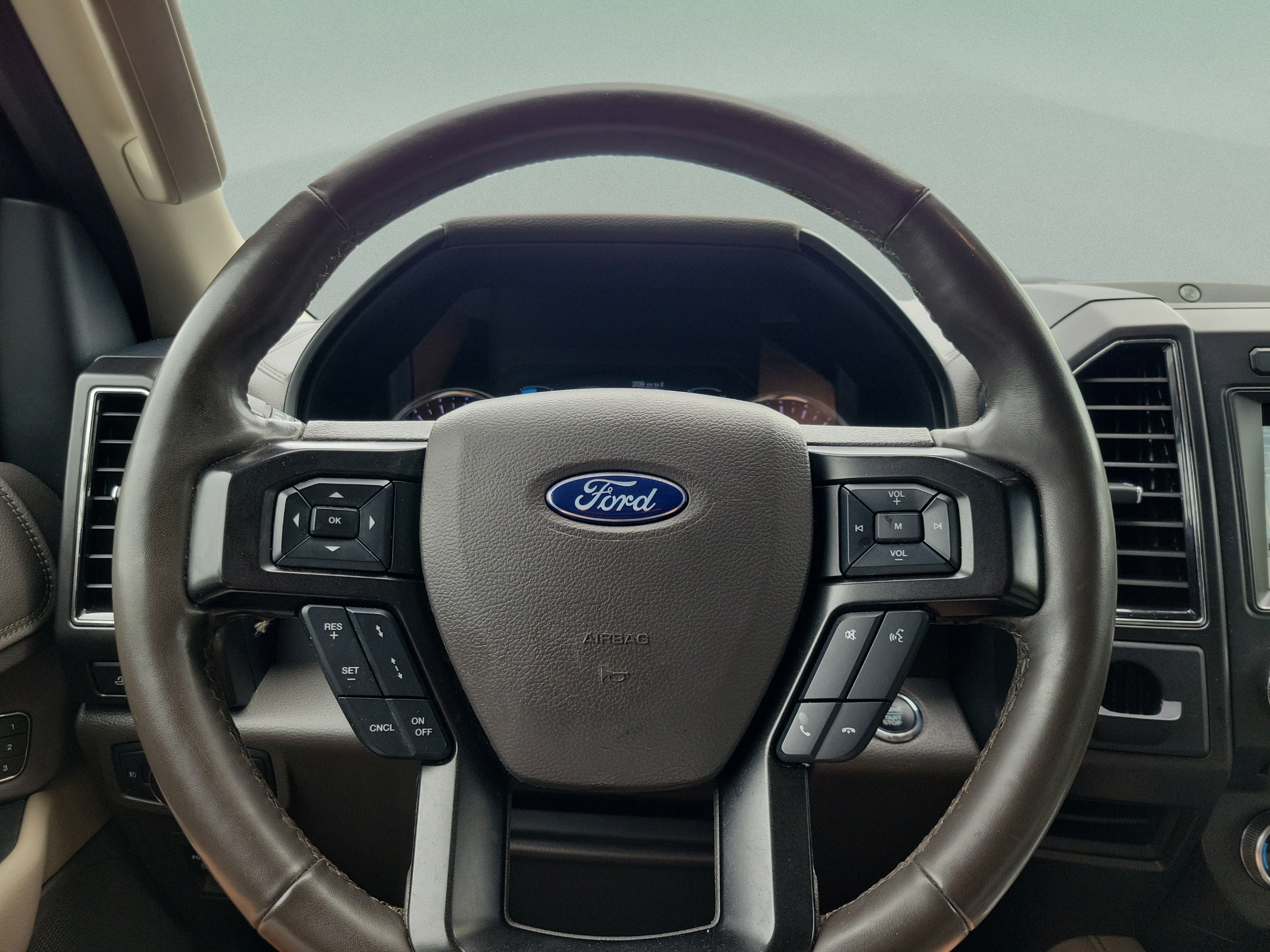 Used 2018 Ford Expedition Limited w/ Equipment Group 302A RWD image 20