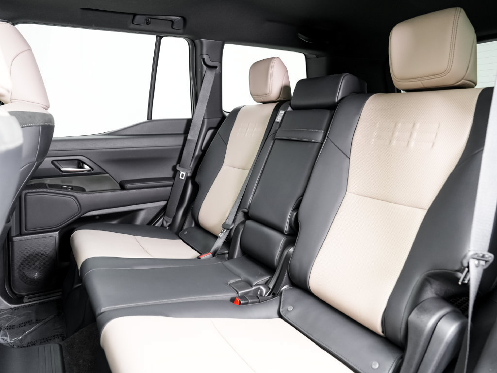 Used 2025 Lexus GX 550 AWD/4WD image 25