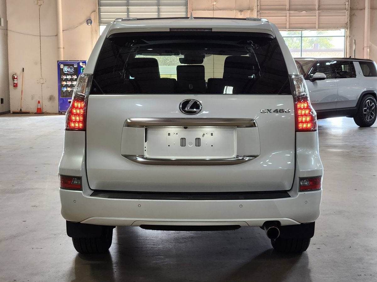 Used 2023 Lexus GX 460 Luxury w/ Accessory Package AWD/4WD image 10