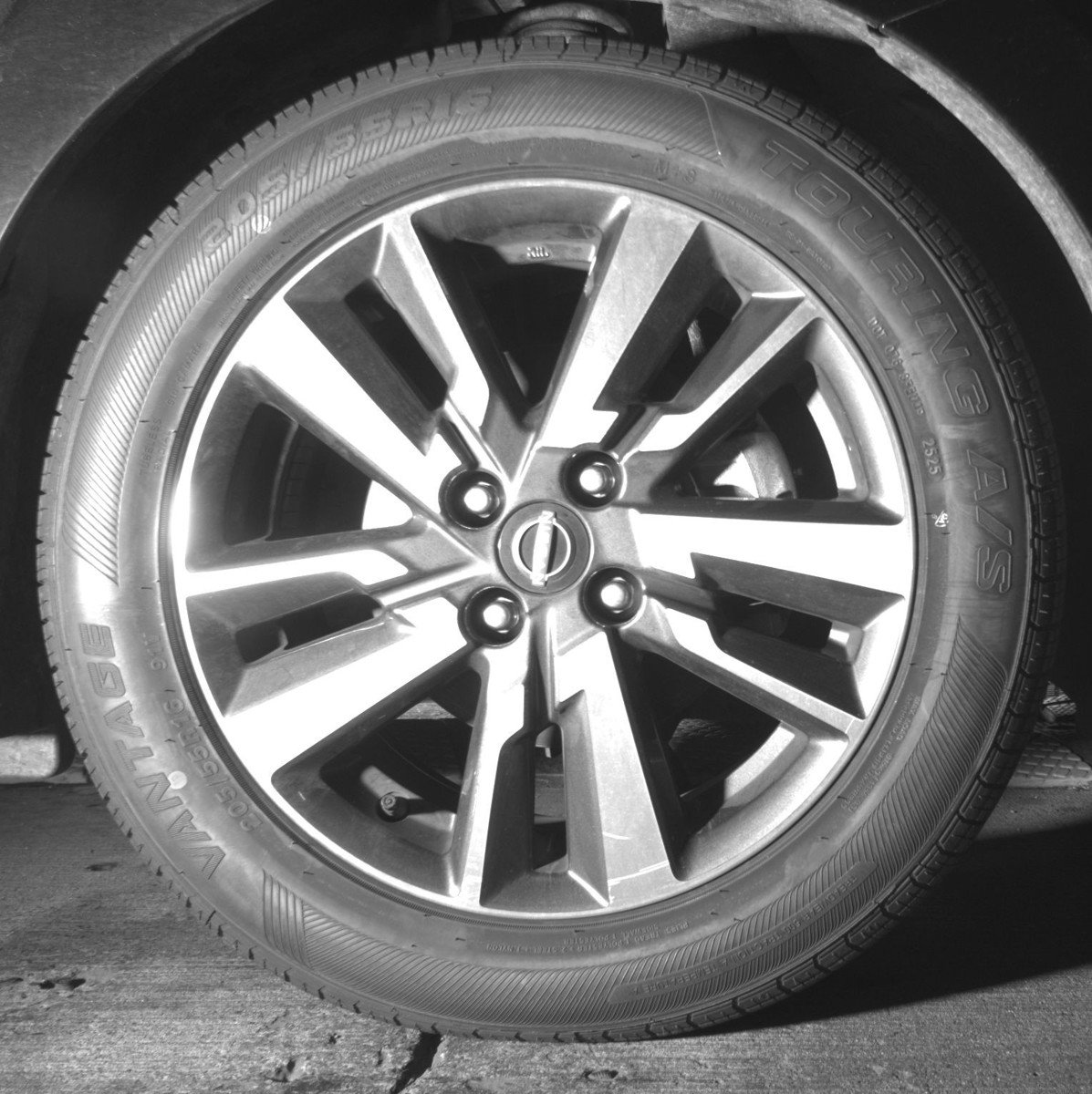 Used 2025 Nissan Versa SV image 13