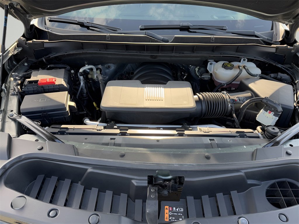 Used 2023 Chevrolet Suburban Premier image 9