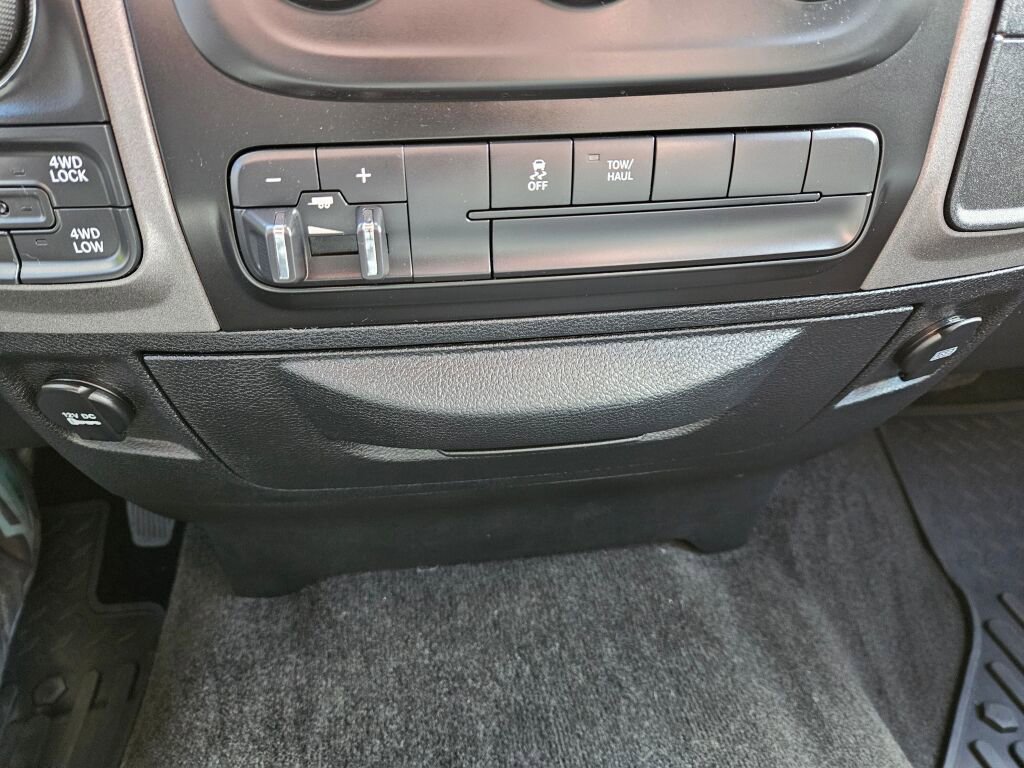 Used 2017 RAM 1500 Express w/ Express Value Package AWD/4WD image 29