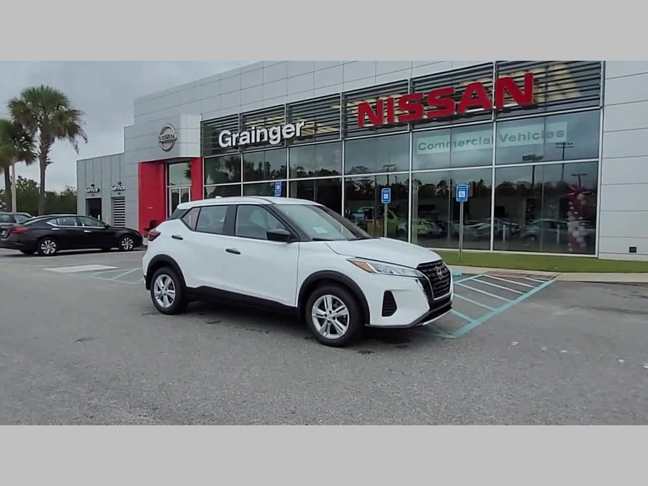 New 2025 Nissan Kicks Play S image 36