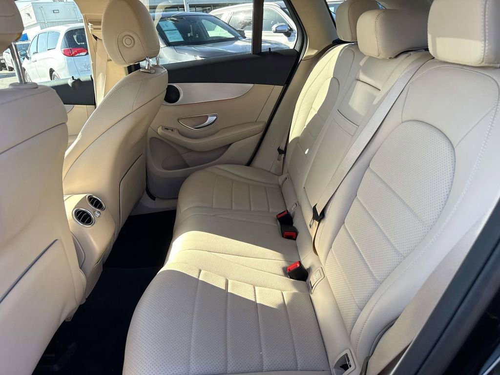 Used 2022 Mercedes-Benz GLC 300 4MATIC image 9