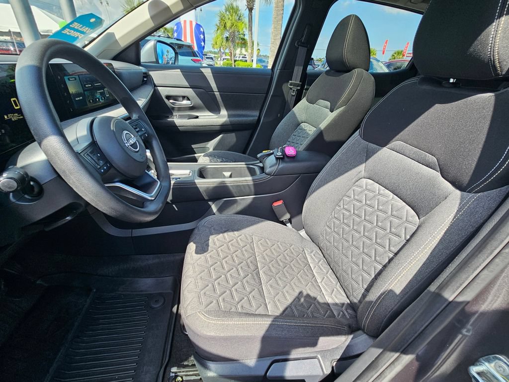 Certified 2025 Nissan Kicks SV w/ SV Premium Package AWD/4WD image 18