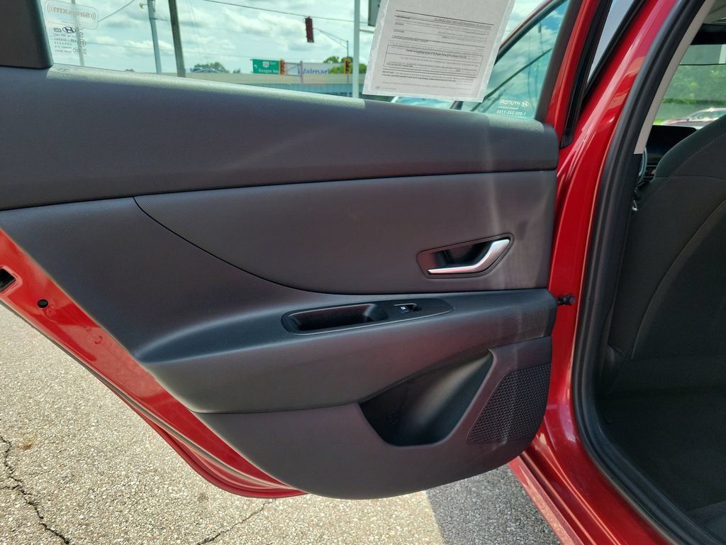 Used 2025 Hyundai Elantra SEL FWD image 14