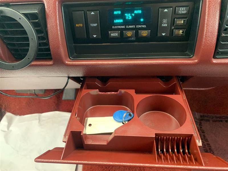 Used 1992 Oldsmobile Custom Cruiser image 28