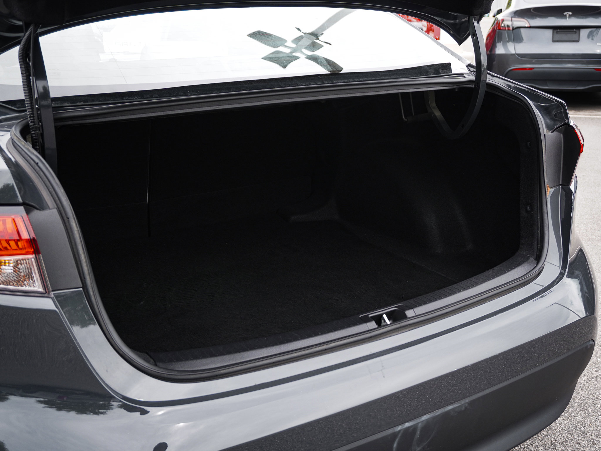 Used 2025 Toyota Corolla LE FWD image 32